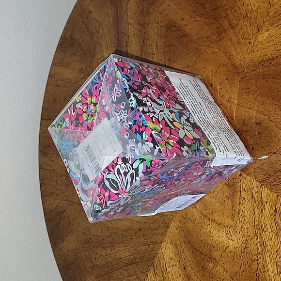 Lilly Pulitzer Printed Candle, Multi Feeling Fintastic, NWT - Picture 3 of 7